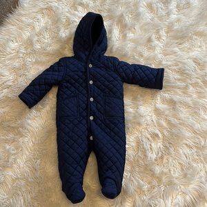 Ralph Lauren snow suit. Used for 1 season but looks brand new